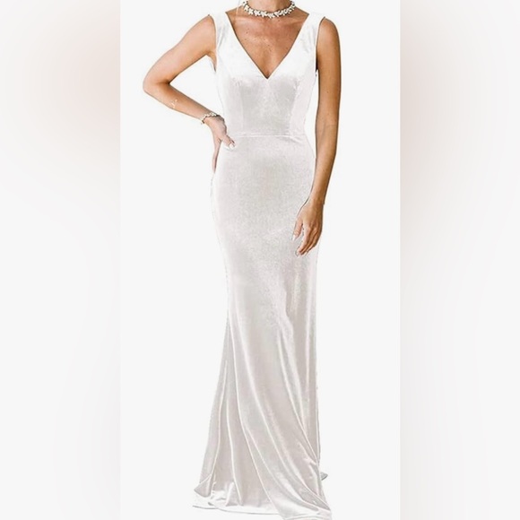 Velvet v-neck mermaid gown - Picture 5 of 6